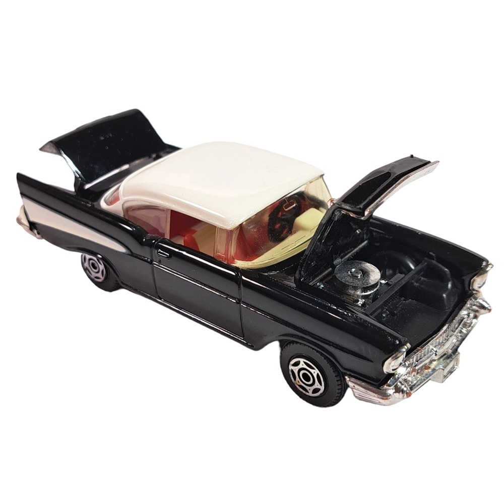 Corgi 1957 Black/White Chevrolet Bel Air 1/43 Scale C825/1 Made In GT Br…
